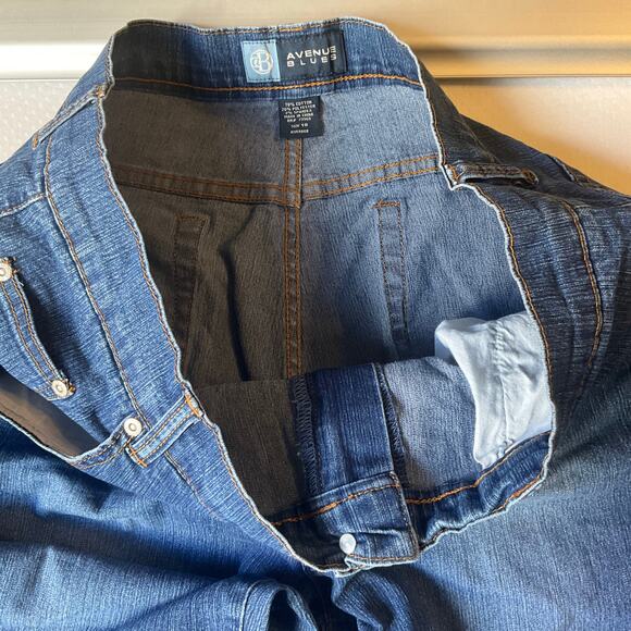 Avenue Blues Women Jeans size 18 Blue Mid Rise Stretch Straight Leg - Picture 9 of 11